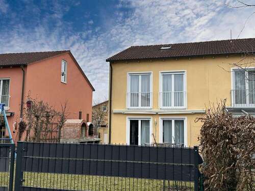 Foto - Haus zum Kaufen in Neutraubling 619.000,00 € 135 m²