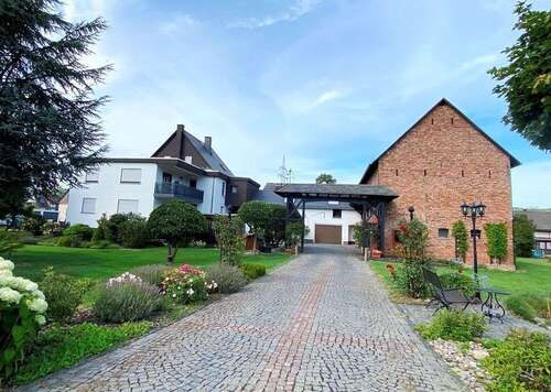 Foto - Haus zum Kaufen in Ehringshausen-OT 580.000,00 € 249 m²
