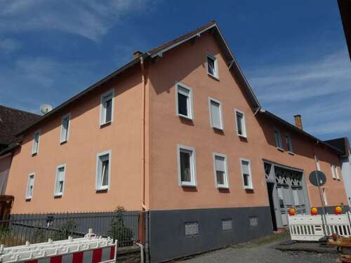 Foto - Haus zum Kaufen in Hungen 300.000,00 € 240 m²