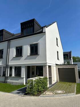 Foto - Haus zum Kaufen in Düsseldorf 1.790.000,00 € 174 m²