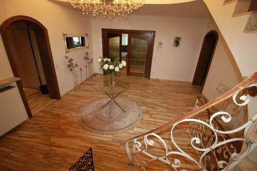 Foto - Haus zum Mieten in Neukeferloh 5.500,00 € 490 m²