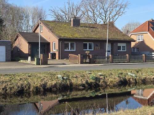 Foto - Haus zum Kaufen in Ostrhauderfehn 189.000,00 € 174 m²