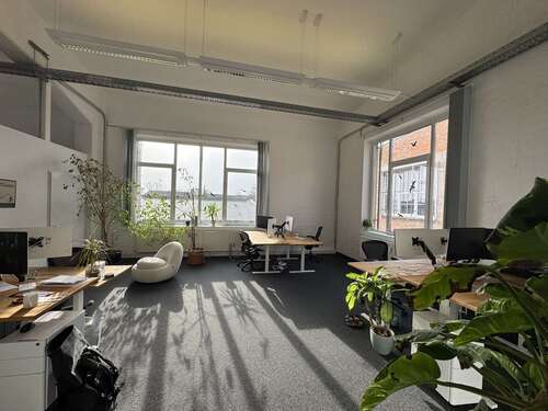 Foto - Büro in Augsburg 2.321,90 € 252.38 m²