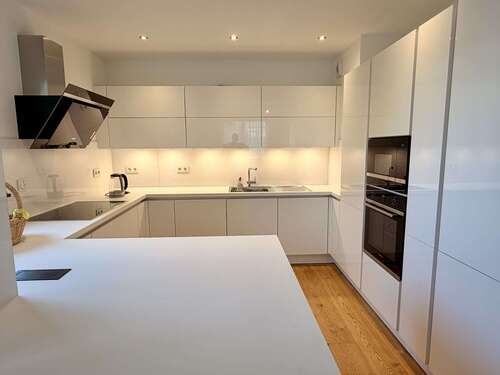 Foto - Wohnung zum Mieten in Düsseldorf-Oberkassel 3.518,00 € 130.3 m²