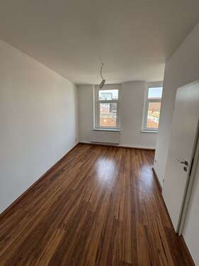 Foto - Wohnung zum Mieten in Halle 350,00 € 19.78 m²