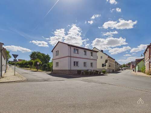 Foto - Haus zum Kaufen in Hecklingen 139.000,00 € 317.55 m²