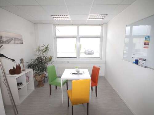 Foto - Büro in Hürth 625,00 € 63 m² - 625,00&nbsp;EUR Kaltmiete, ca.&nbsp; 63,00&nbsp;m&sup2;