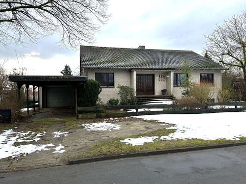 Foto - Haus zum Mieten in Uetze 1.300,00 € 180 m²