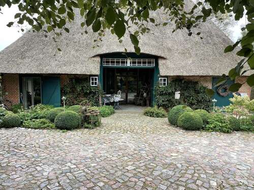 Foto - Haus zum Kaufen in Beschendorf 1.320.000,00 € 312 m²