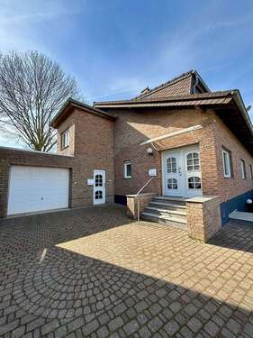 Foto - Haus zum Kaufen in Bedburg-Kirchherten 659.000,00 € 330 m²