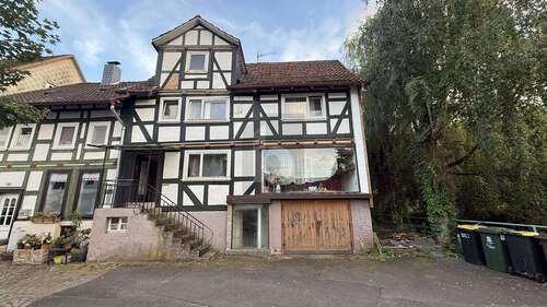 Foto - Haus zum Kaufen in Helsa 69.000,00 € 207 m²