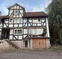 Haus zum Kaufen in Helsa 69.000,00 € 207 m²