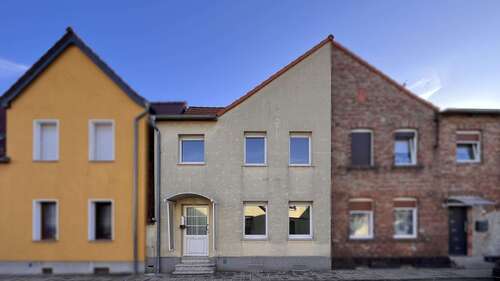 Foto - Haus zum Kaufen in Hecklingen 59.000,00 € 100 m²
