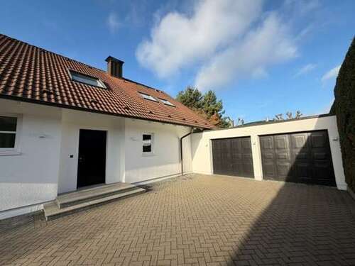 Foto - Haus zum Mieten in Meerbusch 8.900,00 € 300 m²