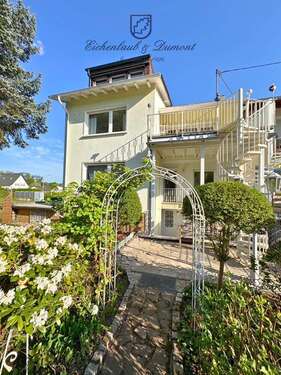 Foto - Haus zum Kaufen in Schwalbach 415.000,00 € 217 m²