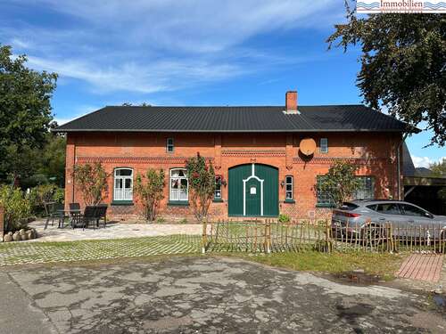 Foto - Haus zum Kaufen in Bergenhusen 295.000,00 € 300 m²
