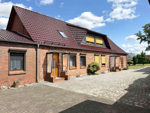 Foto - Haus zum Kaufen in Karstädt 339.000,00 € 270 m²