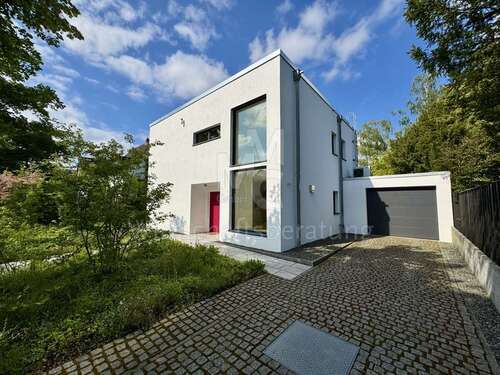 Foto - Haus zum Kaufen in Hannover Isernhagen-Süd 1.900.000,00 € 217 m²