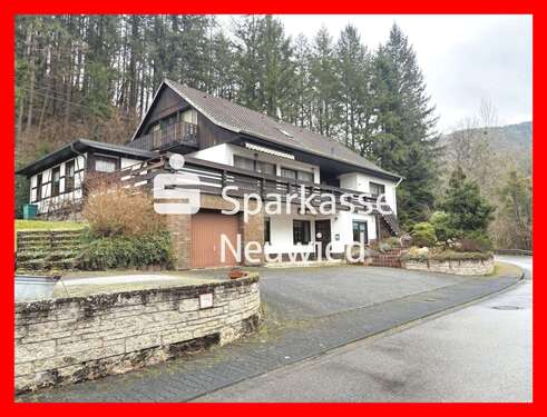 Foto - Haus zum Kaufen in Niederbreitbach 310.000,00 € 297 m²