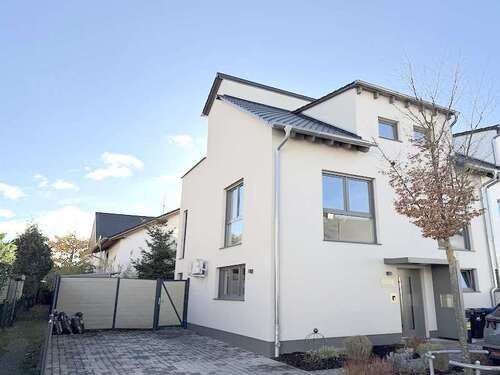 Foto - Haus zum Mieten in Büttelborn 2.600,00 € 202 m²