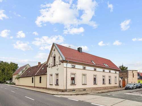 Foto - Haus zum Kaufen in Calbe (Saale) 220.000,00 € 200 m²