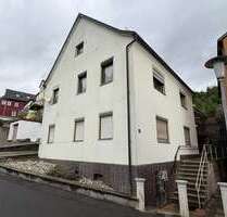 Haus zum Kaufen in Rödental 79.000,00 € 180 m²