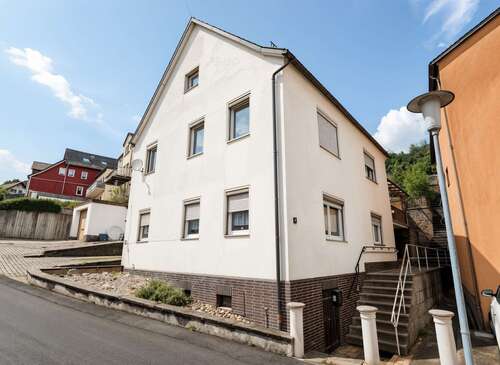 Foto - Haus zum Kaufen in Rödental 79.000,00 € 180 m²