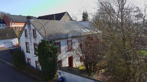 Foto - Haus zum Kaufen in Basberg 349.000,00 € 270 m²