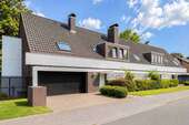 Haus zum Kaufen in Düsseldorf 2.610.000,00 € 640 m²