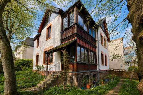 Foto - Haus zum Kaufen in Frankfurt am Main 1.100.000,00 € 242 m²