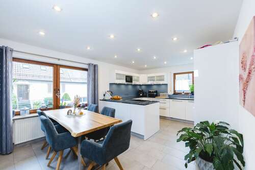 Foto - Haus zum Kaufen in Straubenhardt 714.000,00 € 270 m²