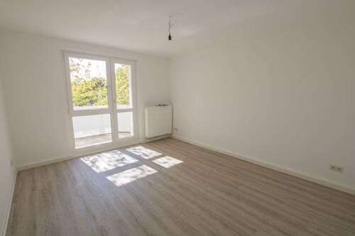 Foto - Wohnung zum Mieten in Halle (Saale) 409,00 € 58.39 m²
