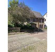 Haus zum Kaufen in Berga-Wünschendorf 49.000,00 € 190 m²