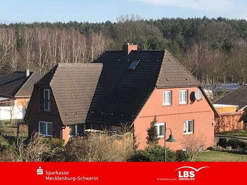 Foto - Haus zum Kaufen in Domsühl 390.000,00 € 250 m²
