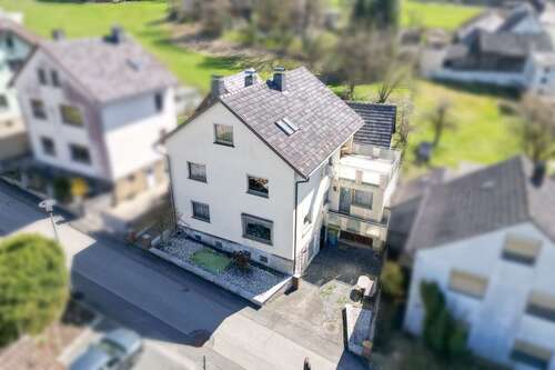 Foto - Haus zum Kaufen in Rödental 158.000,00 € 195 m²