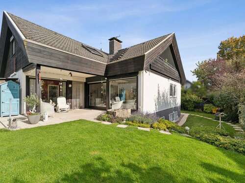 Foto - Haus zum Kaufen in Wiesbaden-Nordenstadt 725.000,00 € 208 m²