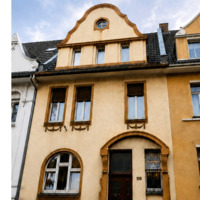 Haus zum Kaufen in Krefeld 379.000,00 € 213 m²