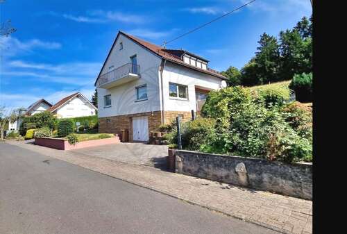 Foto - Haus zum Kaufen in Niederelbert 320.000,00 € 126 m²