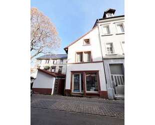 Haus zum Kaufen in Neustadt 196.000,00 € 169.22 m²