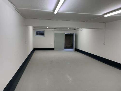 Foto - Halle in Lübeck 307,50 € 82 m² - 307,50&nbsp;EUR Kaltmiete, ca.&nbsp; 82,00&nbsp;m&sup2;