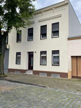 Foto - Haus zum Kaufen in Bernburg 89.000,00 € 180 m²