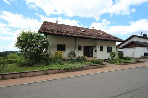 Foto - Haus zum Kaufen in Limbach 480.000,00 € 245 m²