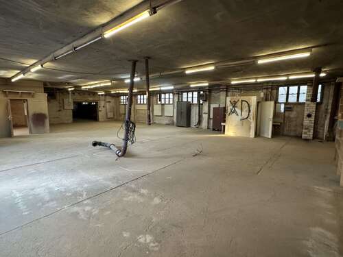 Foto - Halle in Halle 1.100,00 € 370 m²