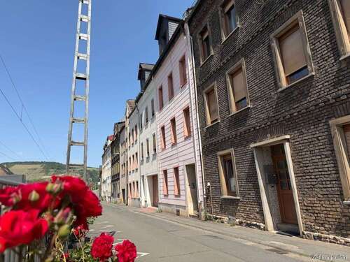 Foto - Haus zum Kaufen in Lorchhausen 110.000,00 € 147 m²