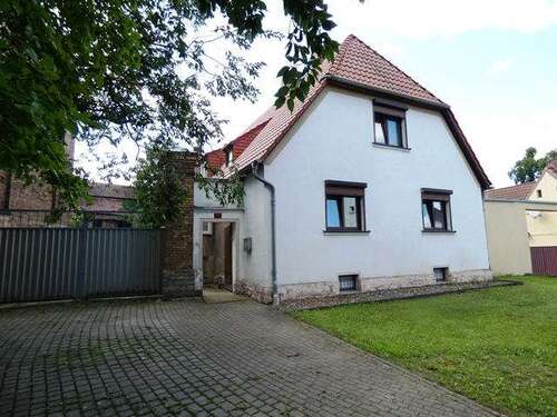 Foto - Haus zum Kaufen in Aschersleben 38.000,00 € 130 m²