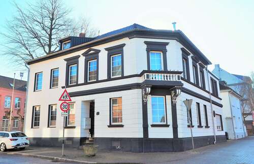 Foto - Haus zum Kaufen in Bedburg 480.000,00 € 306 m²