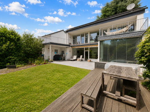Foto - Haus zum Kaufen in Düsseldorf 1.700.000,00 € 199 m²