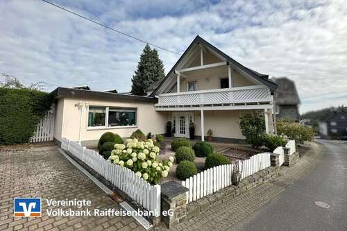 Foto - Haus zum Kaufen in Utzenhain 385.000,00 € 220 m²