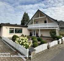 Haus zum Kaufen in Utzenhain 385.000,00 € 220 m²