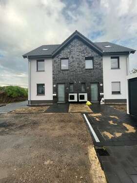 Foto - Haus zum Mieten in Voerde (Niederrhein) 1.715,00 € 137.2 m²